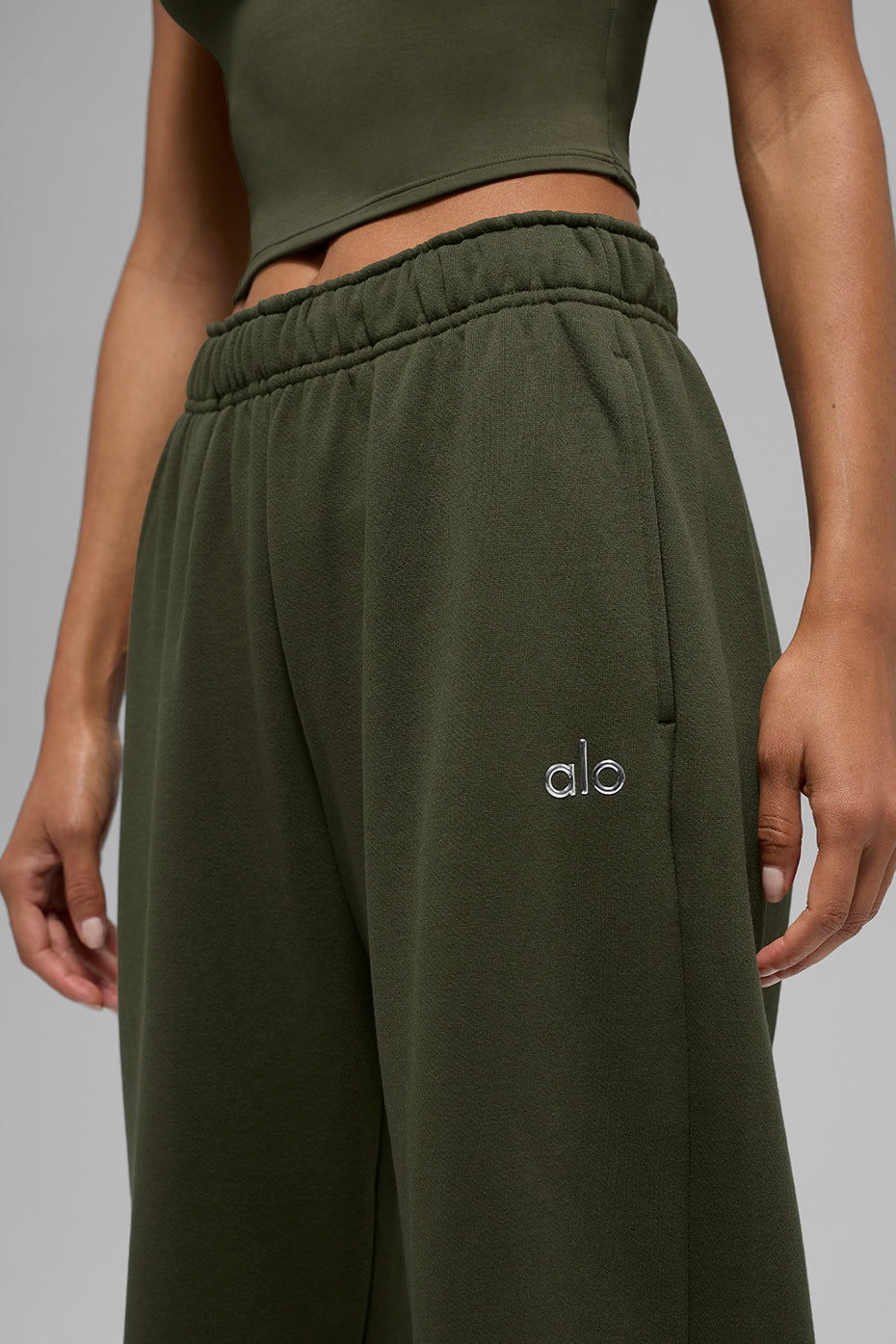Accolade Straight Leg Sweatpant - Green Olive